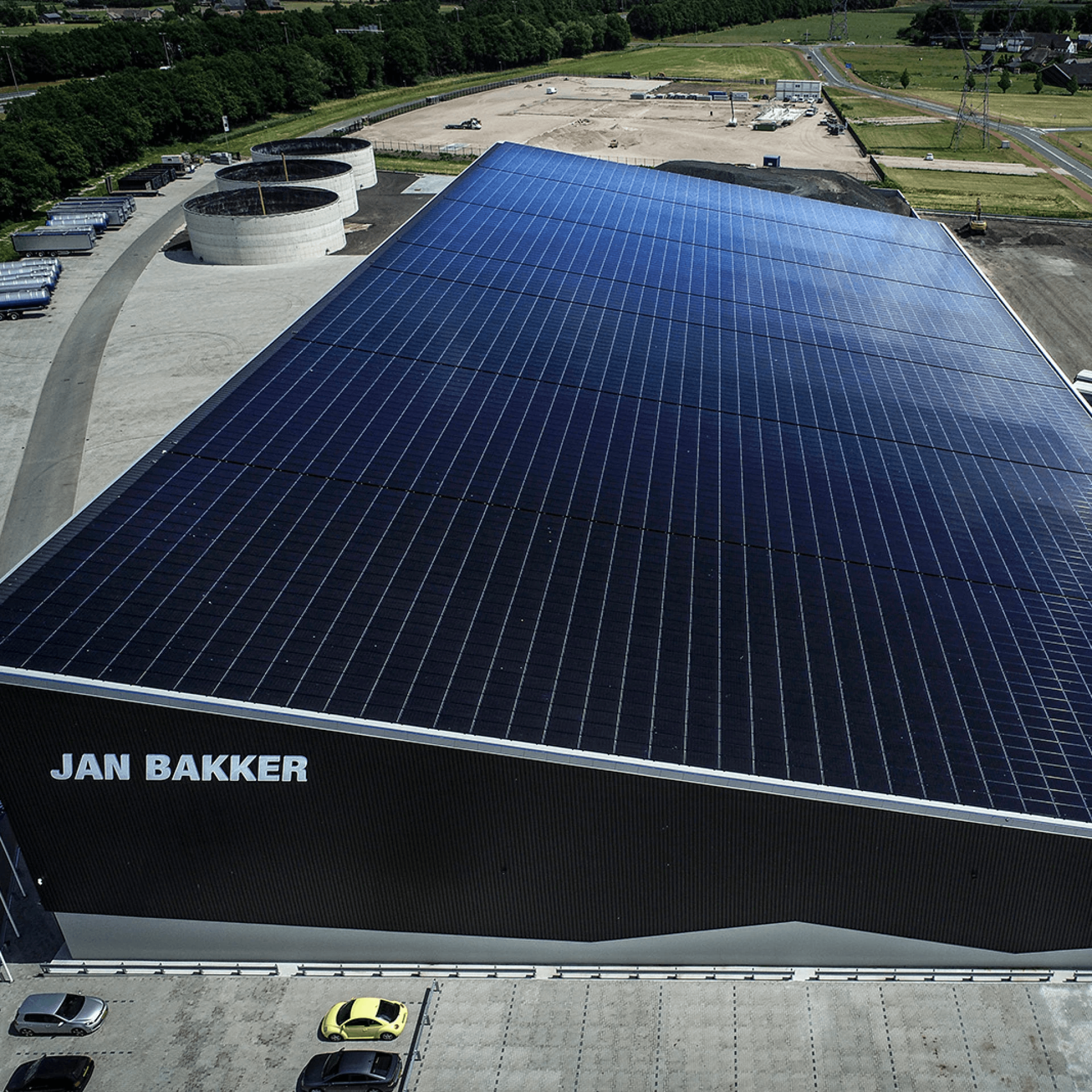 20 e-Trucks laden op een aansluiting van slechts 64 kW.