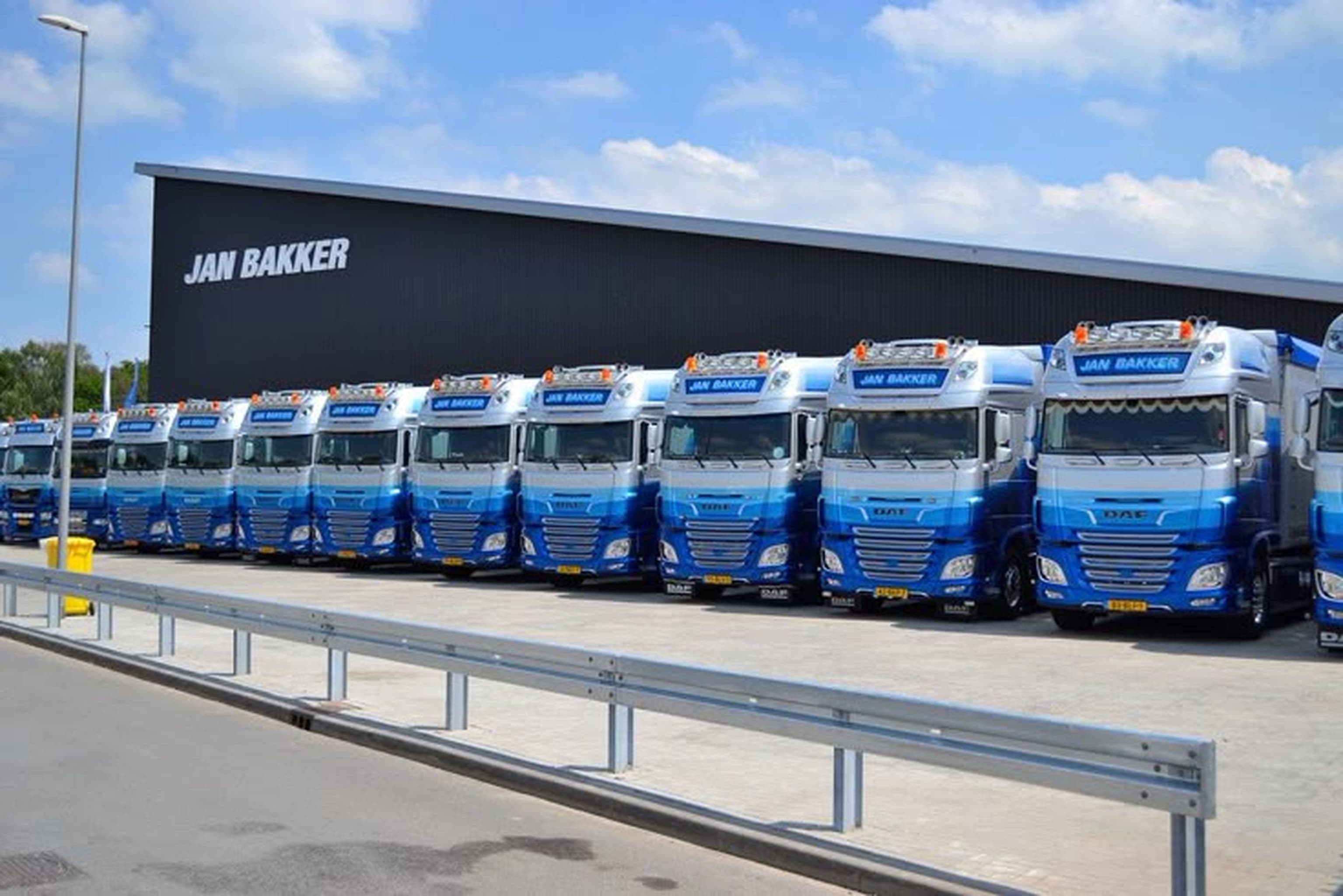 20 e-Trucks laden op een aansluiting van slechts 64 kW.